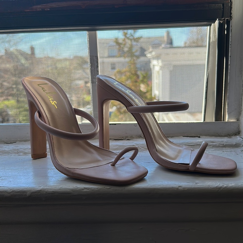 LULUS pink stilettos sz6